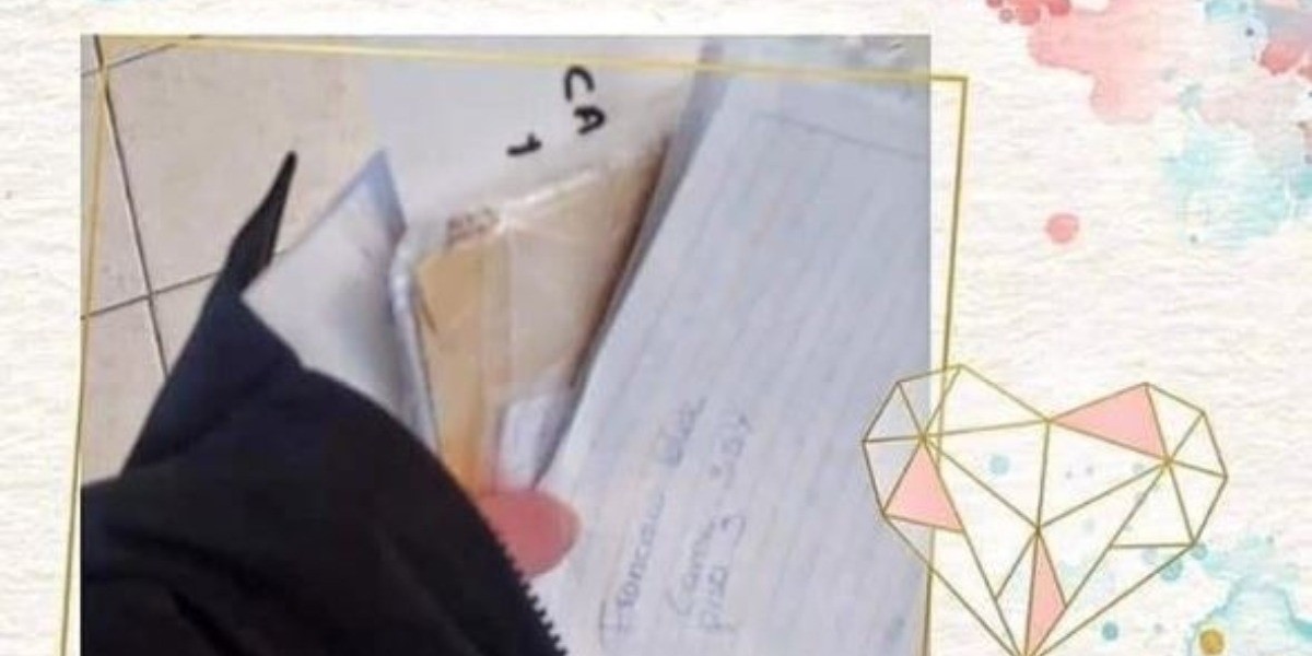 #LadyCartas, la enfermera que lleva mensajes que sanan