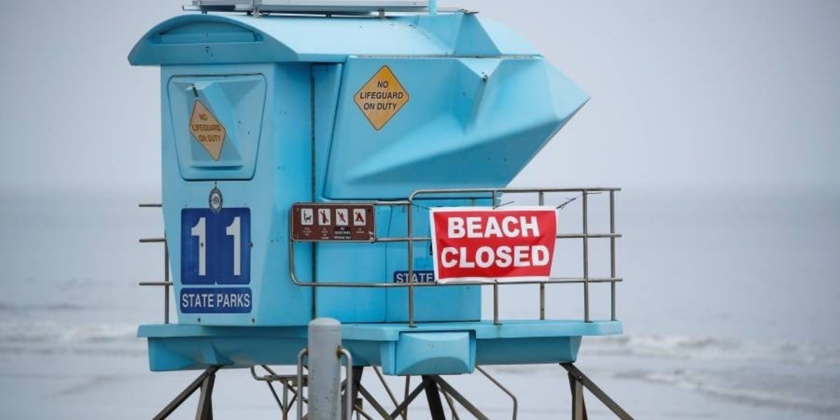 California cierra playas por aumento de contagios
