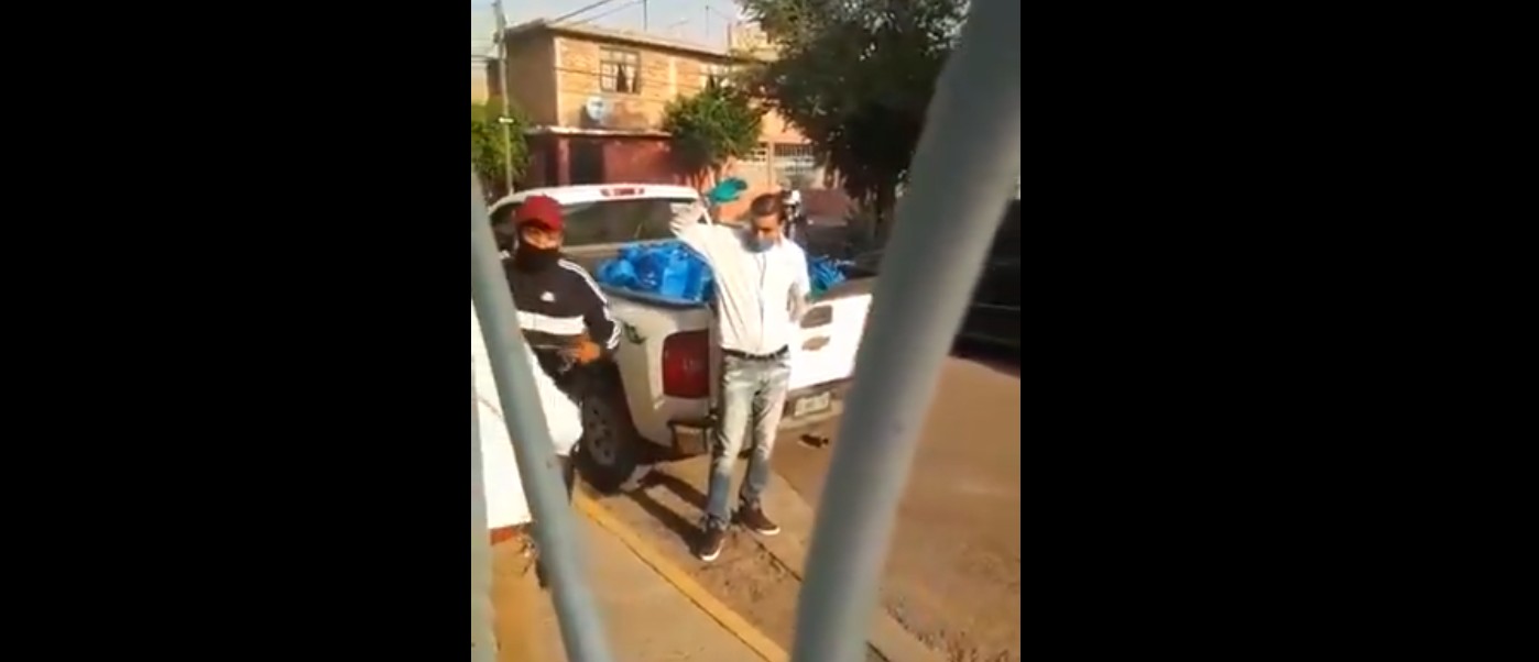 VIDEO | Roban en Irapuato a empleados de municipio que repartían despensas