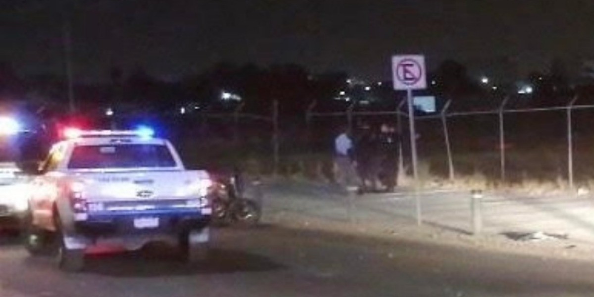 Chocan y los detienen por posesión de arma de fuego