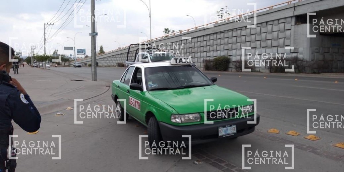 Detienen a tres hombres en un taxi acusados de asaltar Oxxo