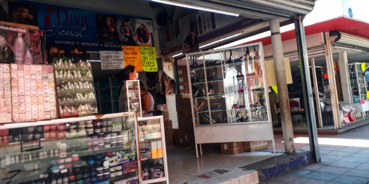 Algunos locales no esenciales siguen abiertos en León