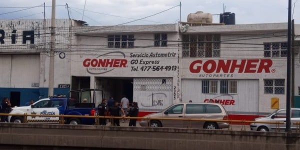 Matan a tres en taller mecánico en Paseos del Maurel