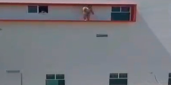 Paciente con Covid-19 en Tula se arroja del hospital