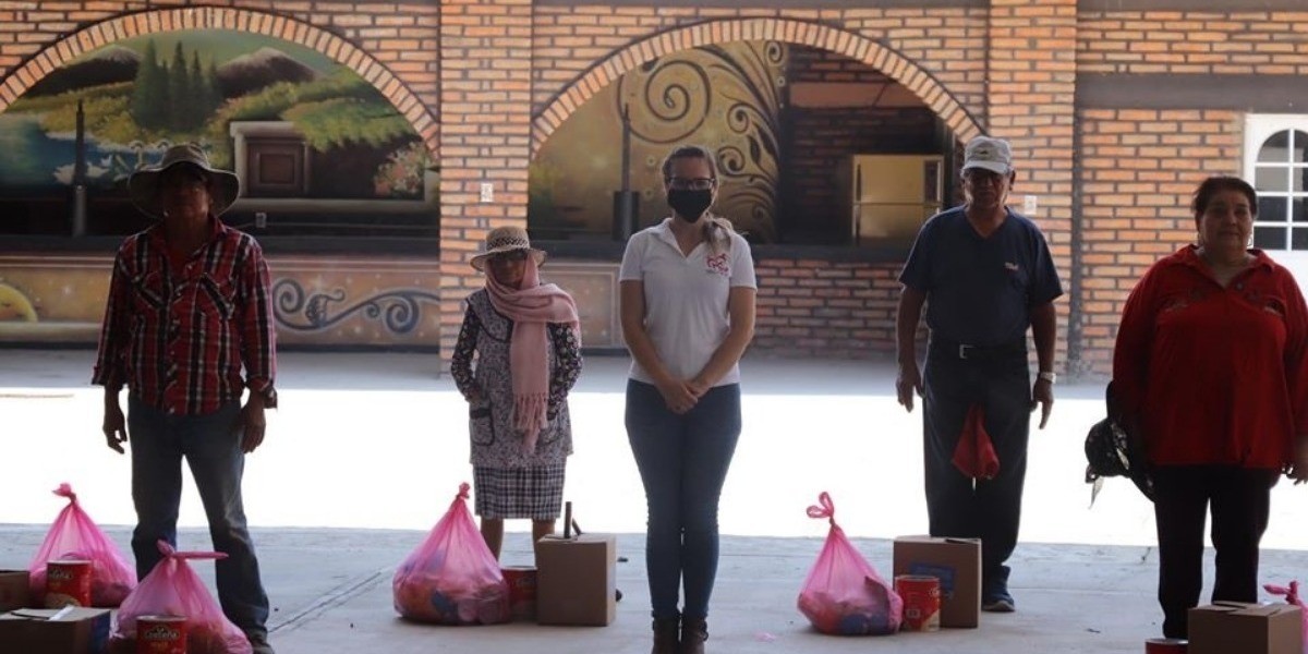 Apoyan a adultos mayores de Manuel Doblado