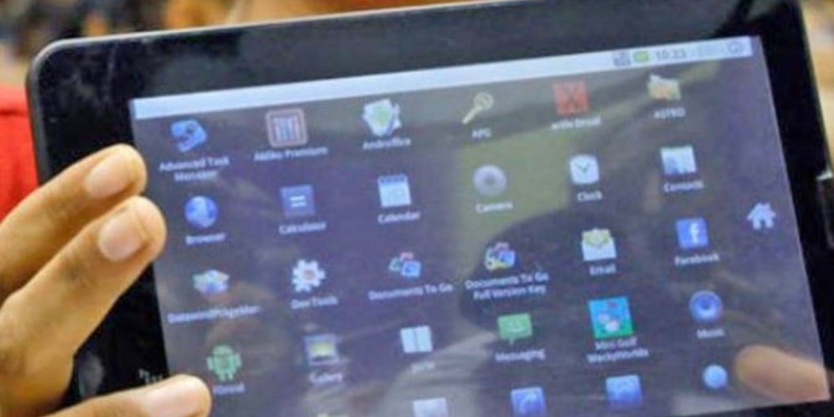 Educafin entrega tabletas a 8 mil 308 estudiantes de bajos recursos