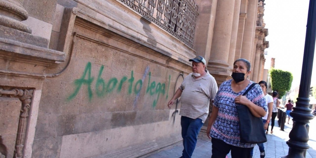Paz ante agresiones con grafitis en la Catedral, pide arzobispado de León
