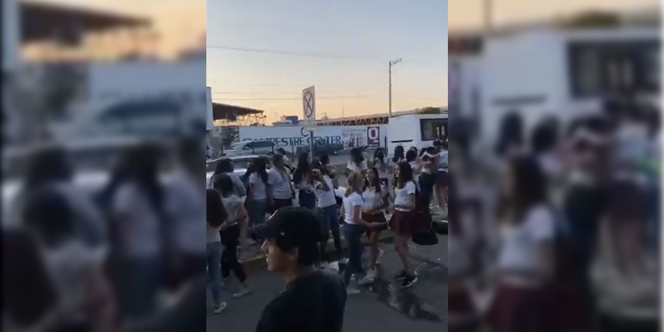 Alumnos del Lux se congregan para 'último minuto de clases', pese a pandemia