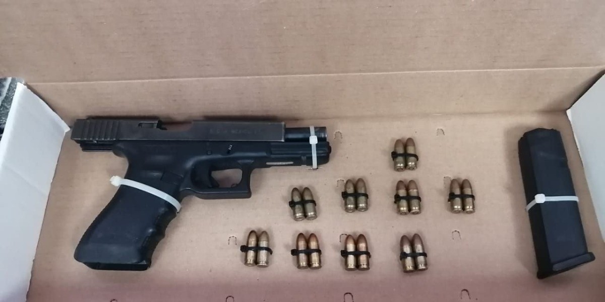 Detienen a tres hombres armados con objetos robados