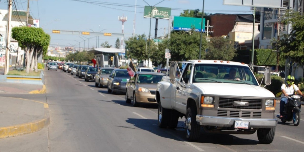 Megacaravana antiAMLO pide renuncia del presidente