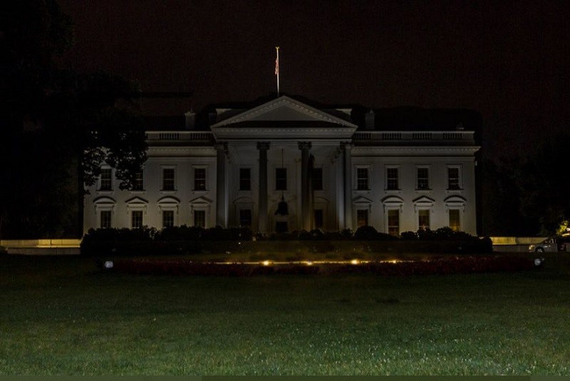 Apagan luces de la Casa Blanca; resguardan a Trump