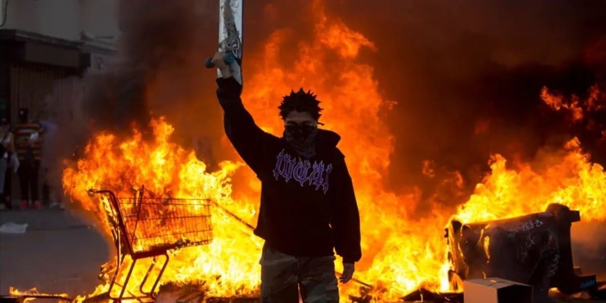 Se extiende toque de queda en ciudades de Estados Unidos tras disturbios