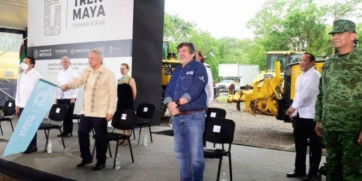 Da AMLO banderazo a obras del Tren Maya