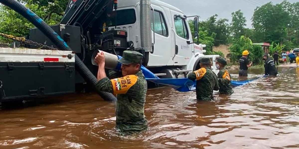 Ayudan 820 militares a afectados por lluvias