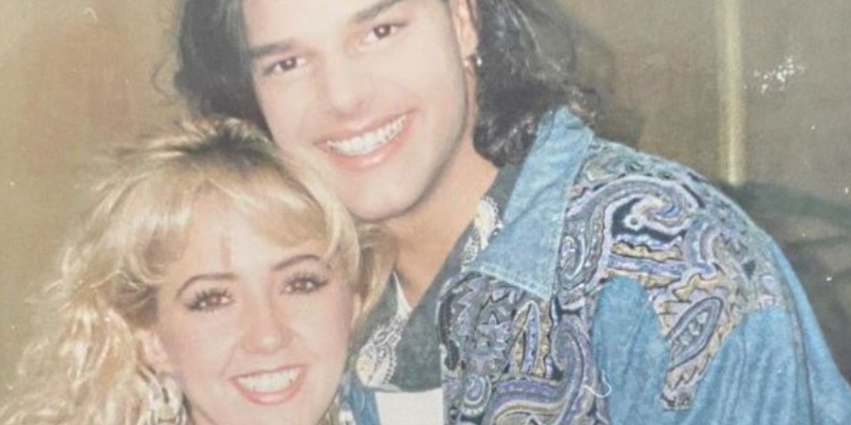 Andrea Legarreta comparte foto con Ricky Martin de hace 30 años