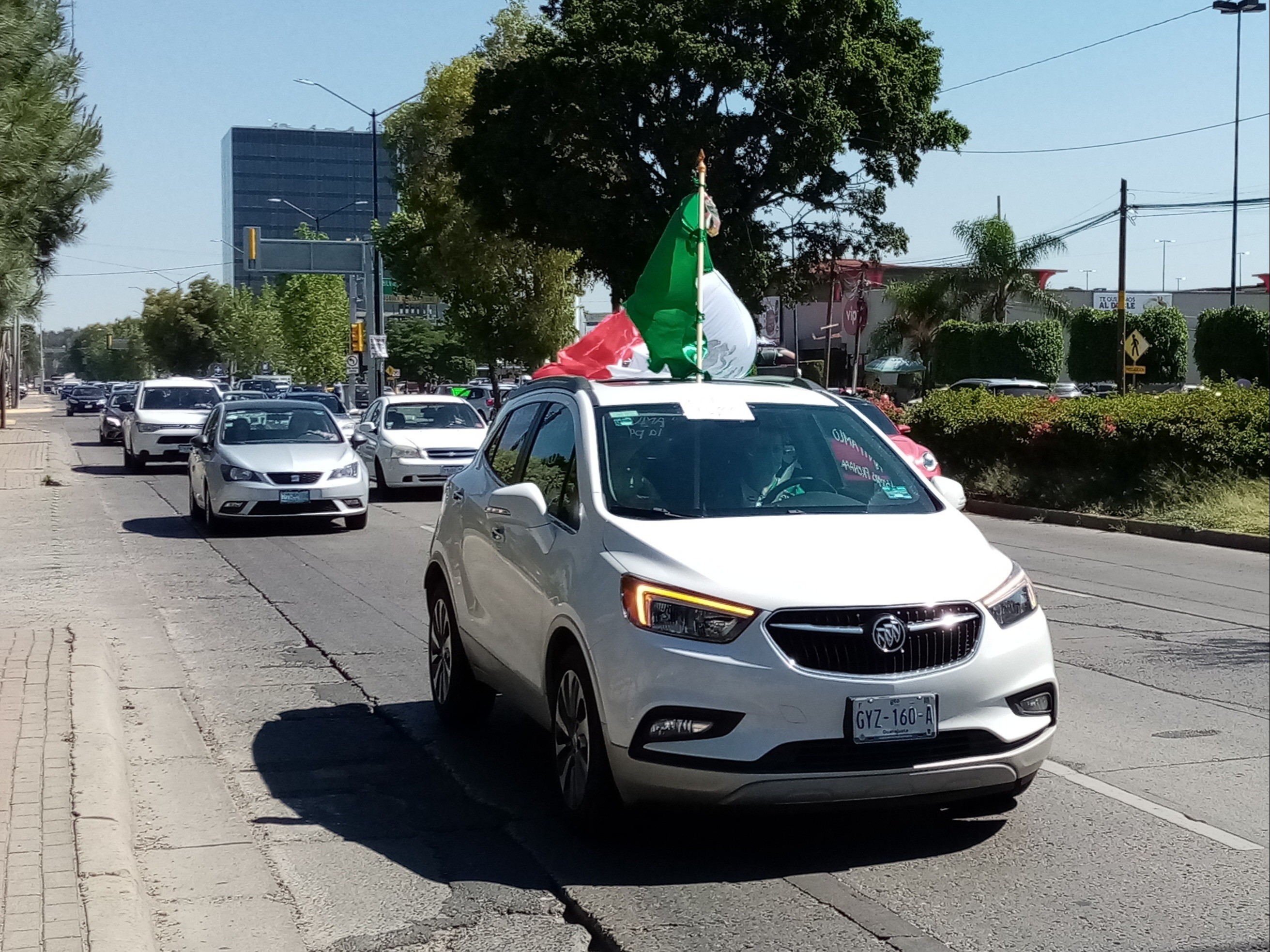 Realizan nueva caravana contra AMLO