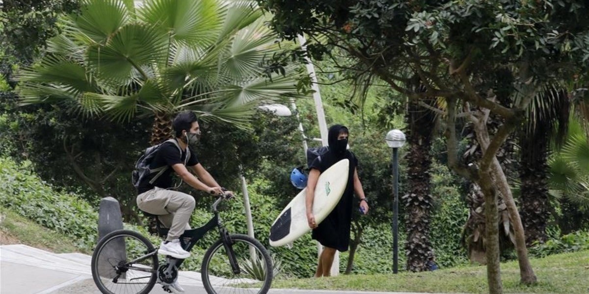 Perú supera 6 mil muertes por covid-19 y reporta 214 mil infectados