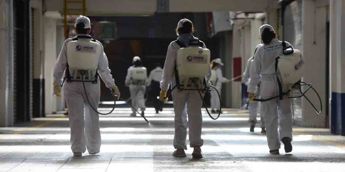 Brigadas desinfectan Zona Centro de Irapuato