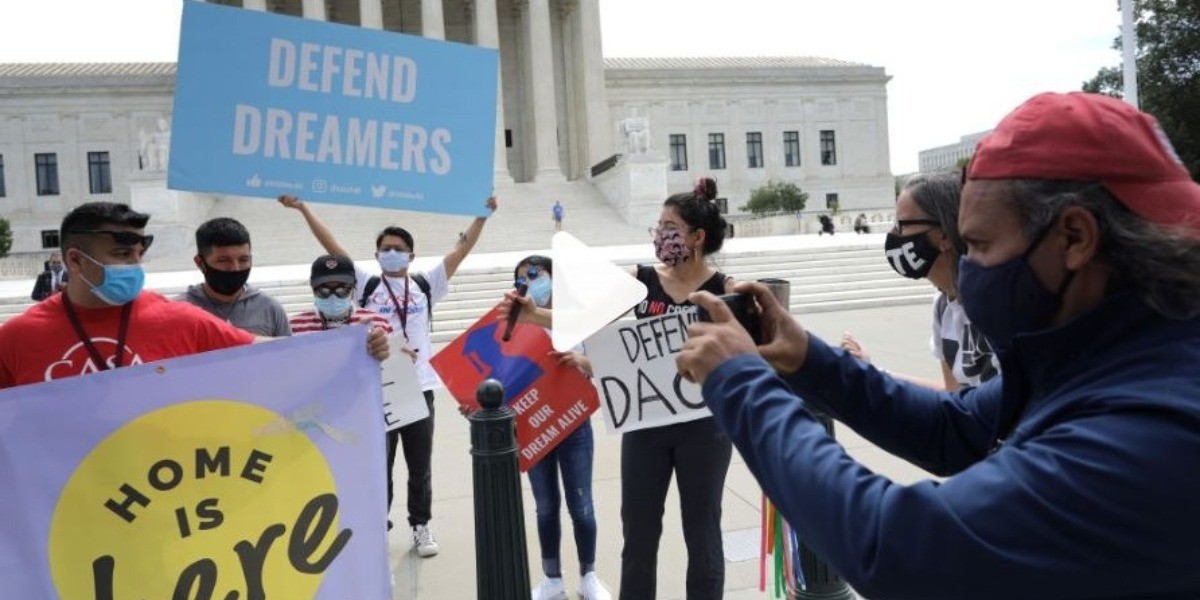Corte Suprema de EE.UU. bloquea el intento de Trump de poner fin a DACA