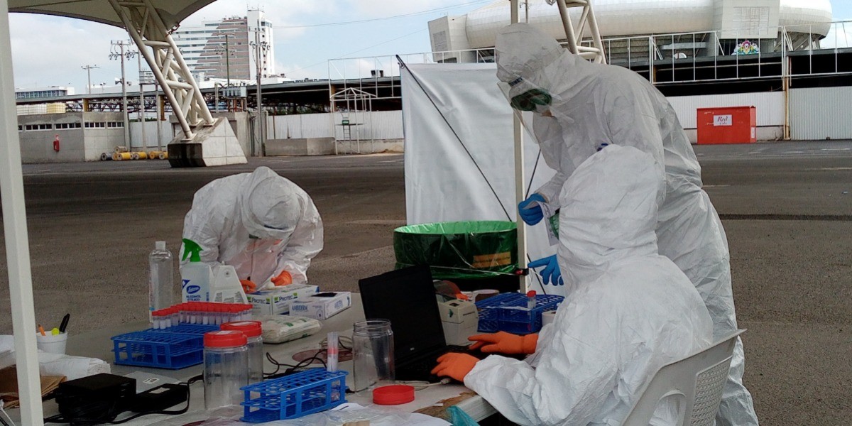 Acuden maquiladores, tianguistas y choferes a pruebas COVID-19