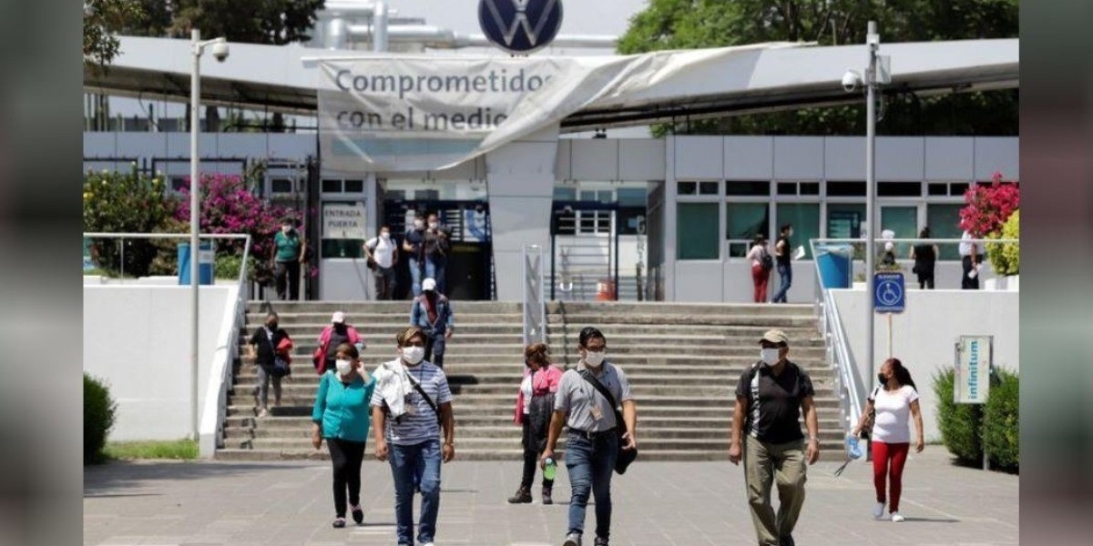 Cien empleados de Volkswagen México dan positivo a coronavirus