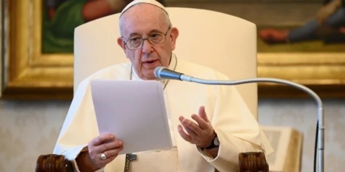 Papa Francisco reza por víctimas del sismo en México