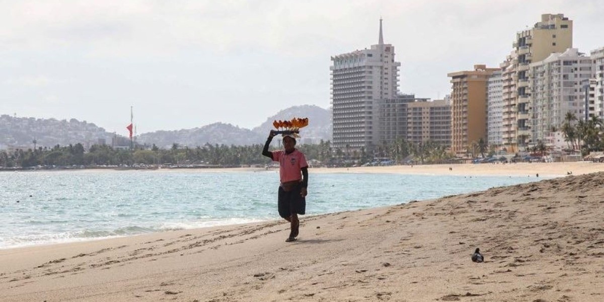 Vierten negras en mar de Acapulco