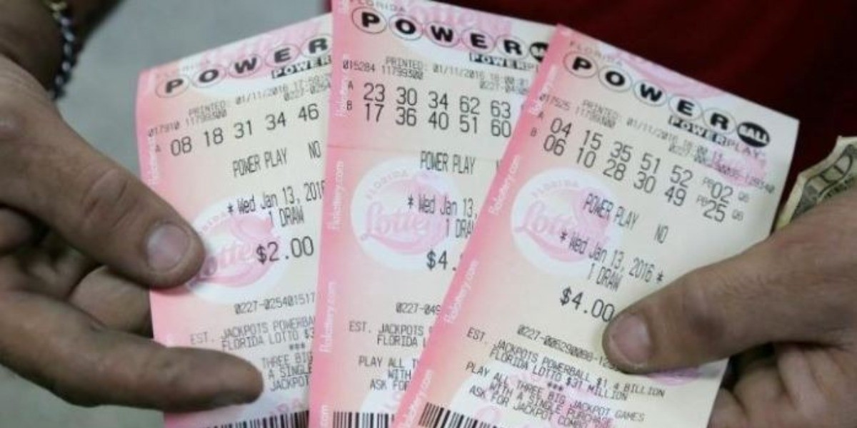 Tarda en darse cuenta que ganó la lotería