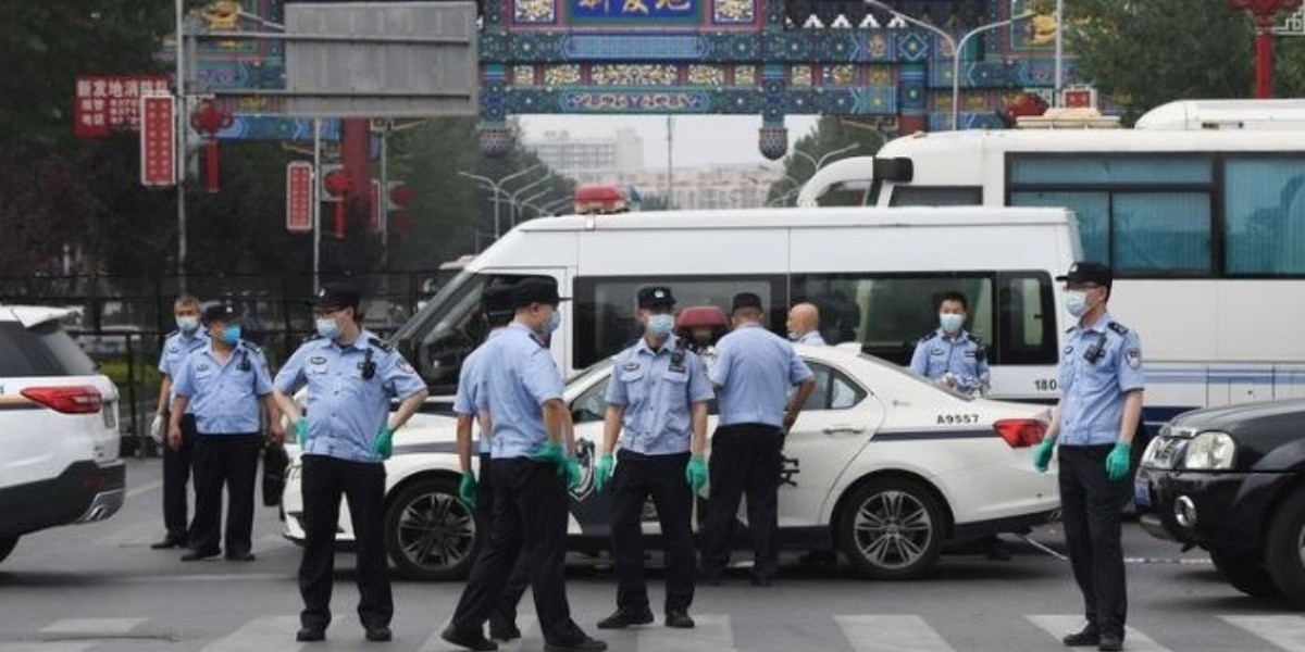 China pone en cuarentena a 500 mil personas por otro rebrote