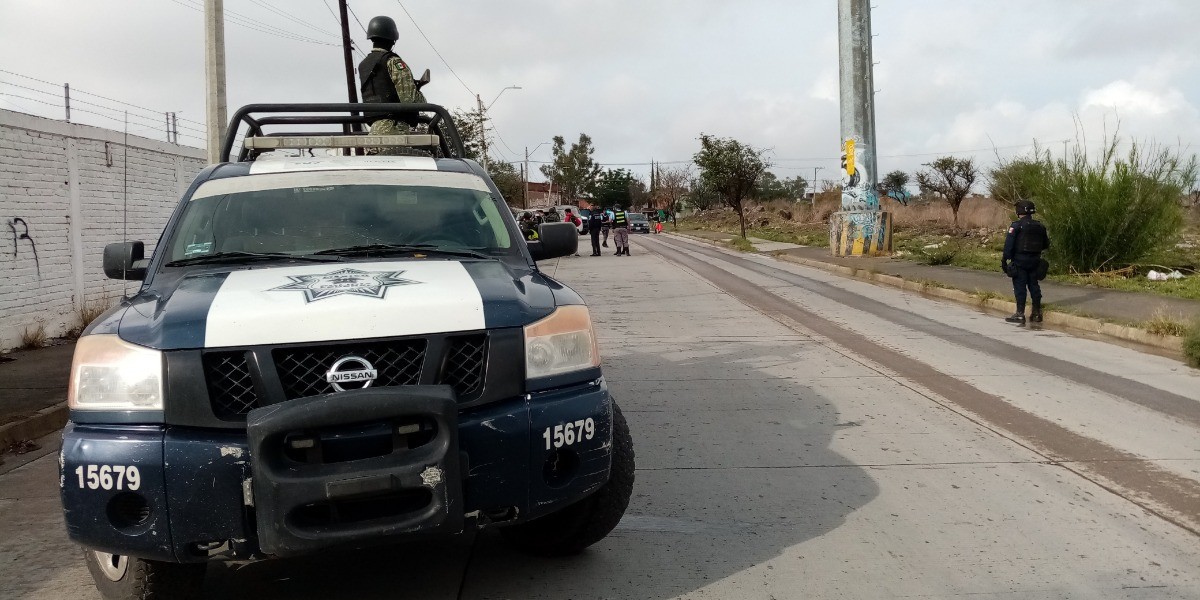 Revisan Guardia Nacional y Seguridad Pública autos y motos en Cerrito de Jerez