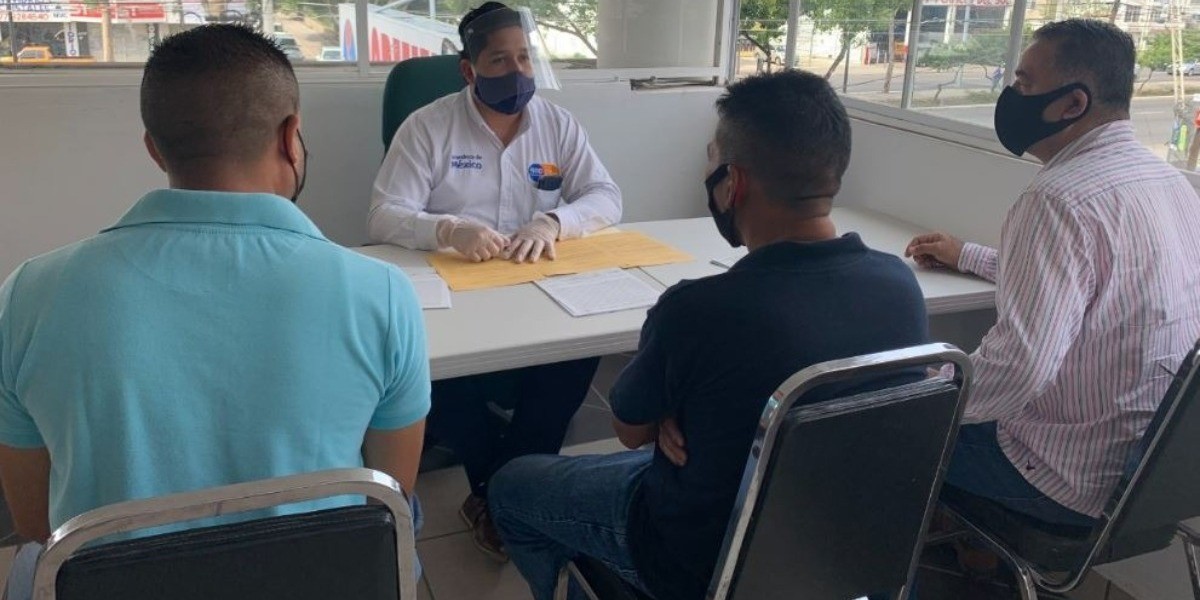 Entrega primeros créditos a transportistas de la entidad