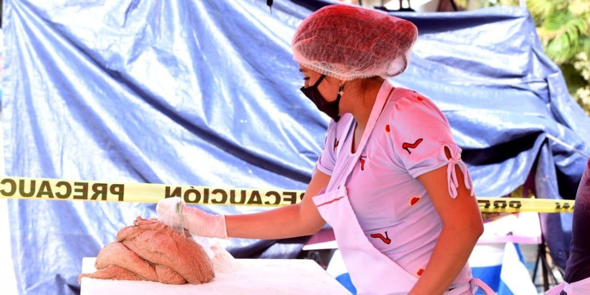 Colaboran tianguistas con medidas sanitarias