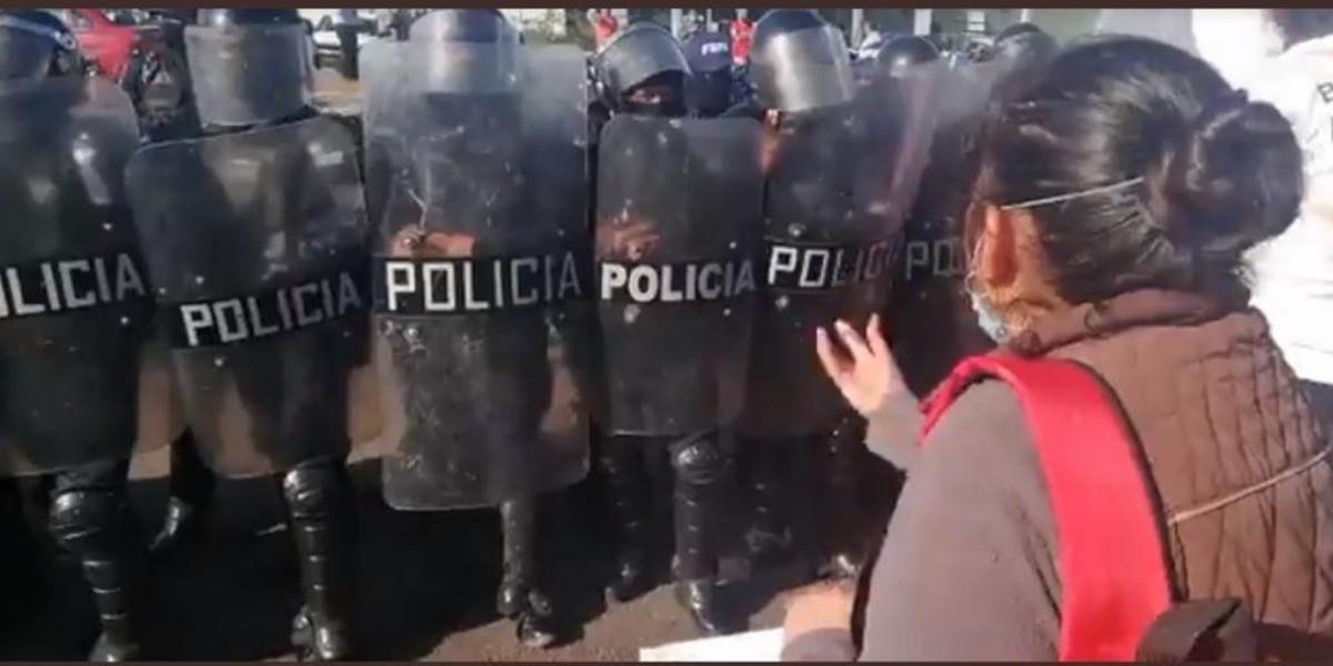 Detienen en protesta a cinco familiares de desaparecidos