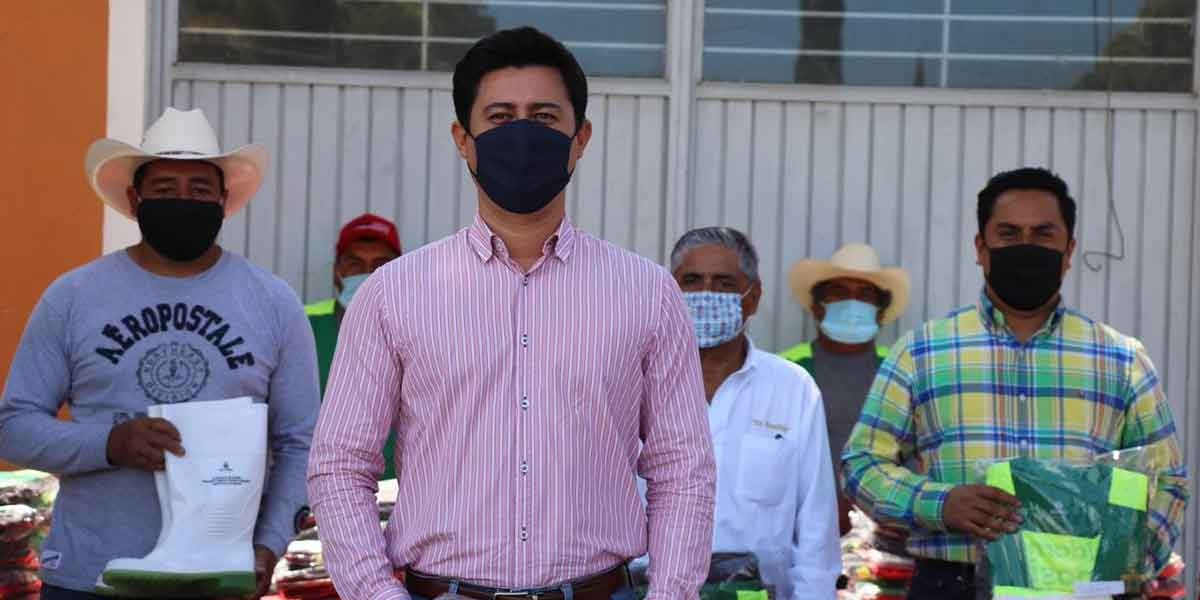 Entregan uniformes a funcionarios de Manuel Doblado