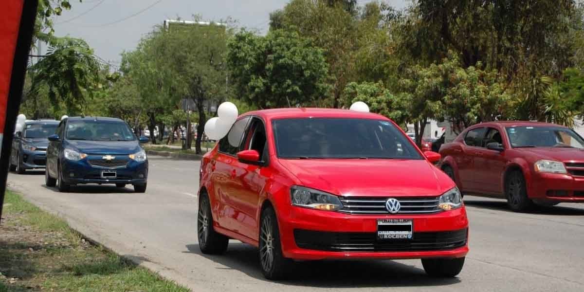 Ante muerte de socios Uber, suplican en caravana uso de cubrebocas a usuarios