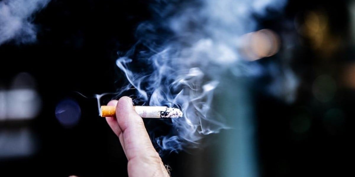 Ojo, si tienes COVID-19 y fumas es más fácil contagiar a otros