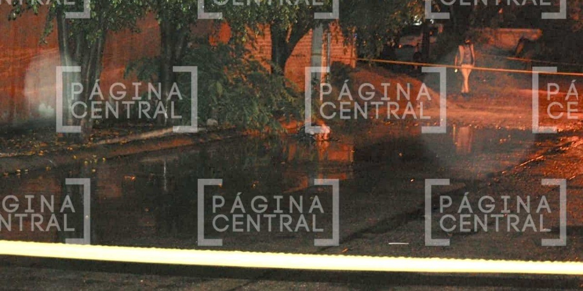 Tiran cuerpo encobijado en El Peluchan