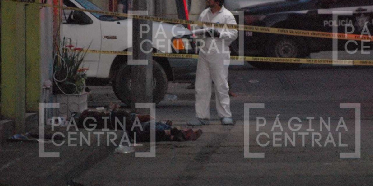 Tiran cuerpos de un hombre y una mujer en San Miguel