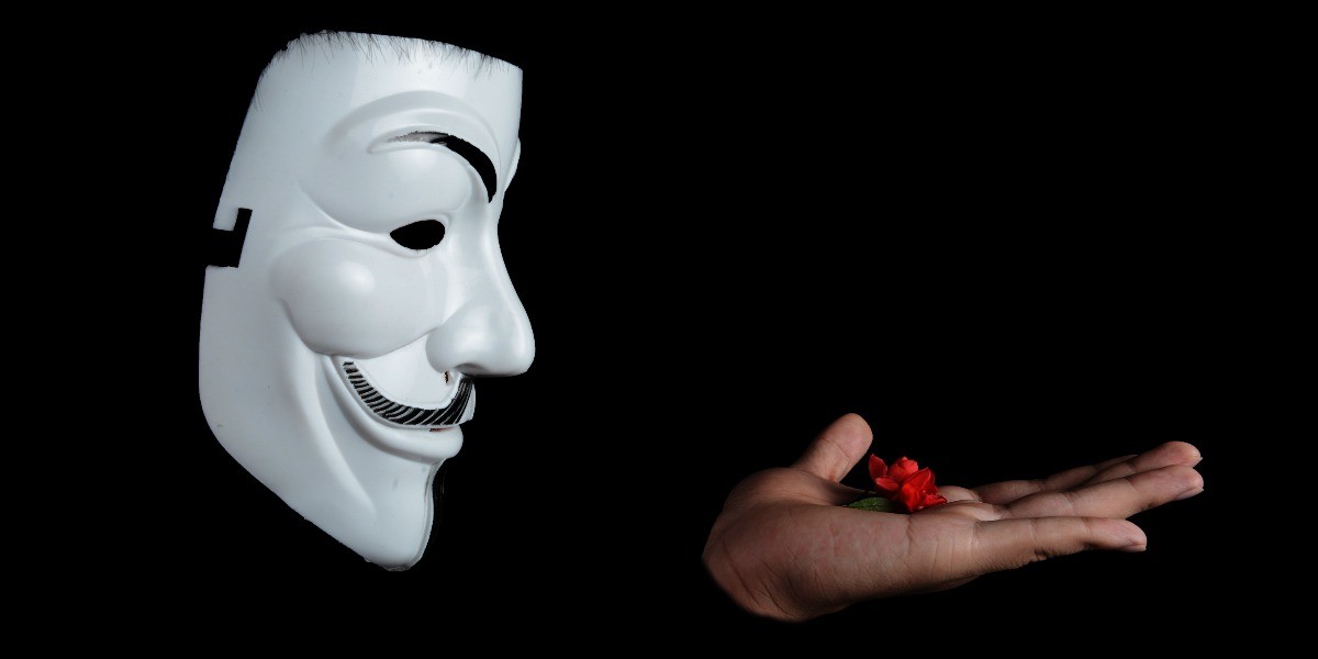 ¿Cómo en 'La Casa de Papel'?; Detienen a hackers que estafaron bitcoins