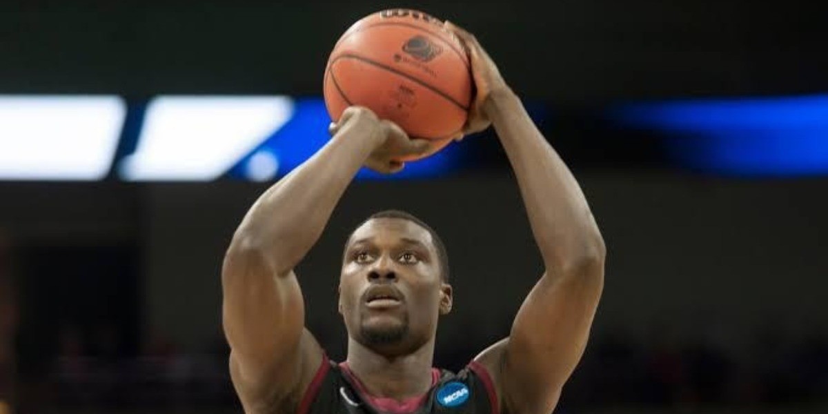 Abejas suma a Kyle Casey como refuerzo