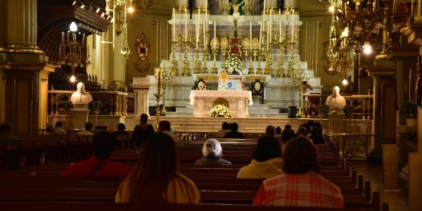 Llama arzobispo a atender medidas de salud en reactivación de templos católicos