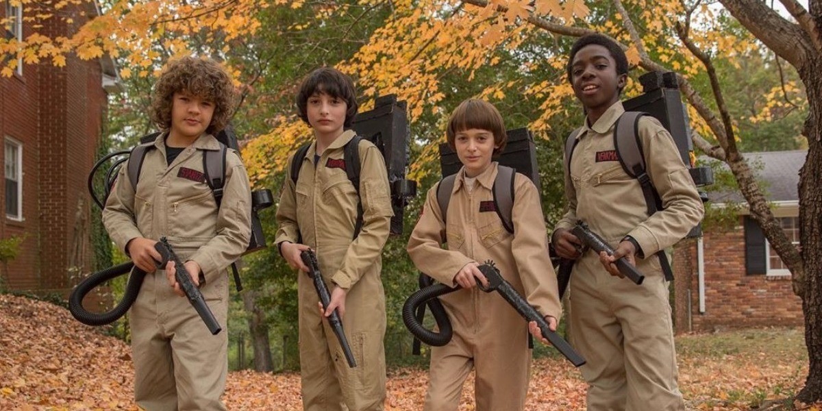 Actor de 'Stranger Things' se convierte en mesero por la pandemia