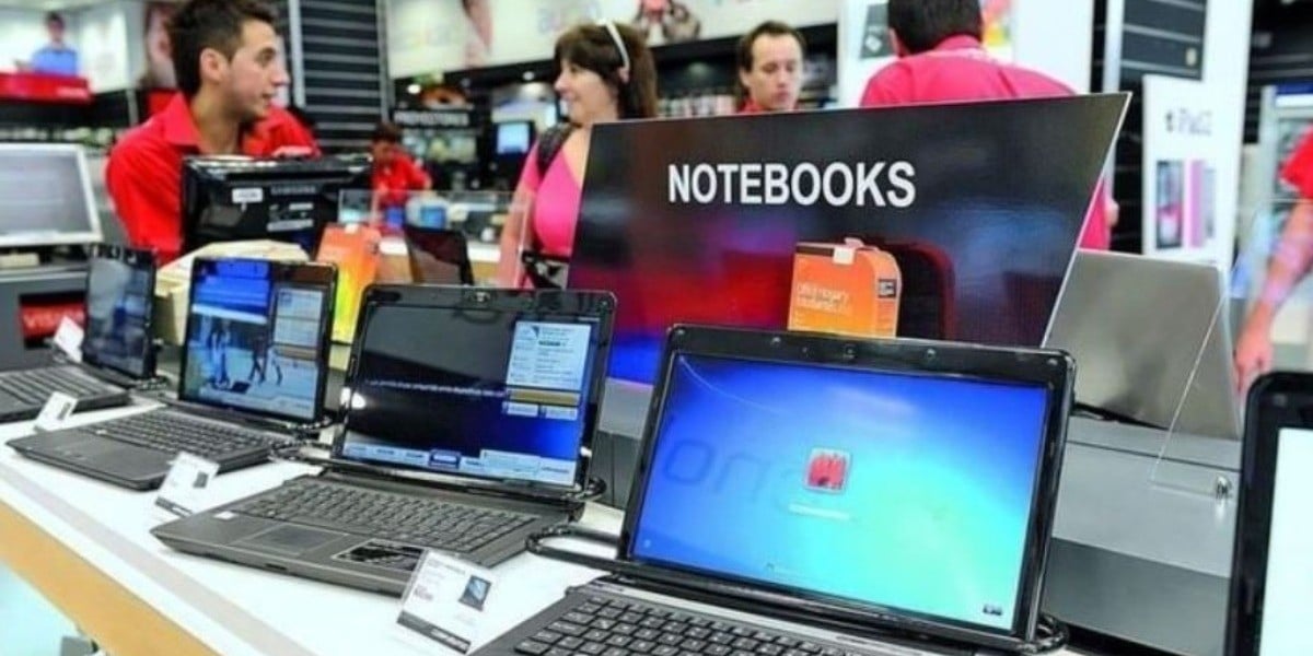 Equipos tecnológicos, parte de la nueva modalidad en útiles escolares