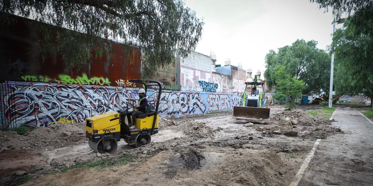 Rescatan espacios públicos de León
