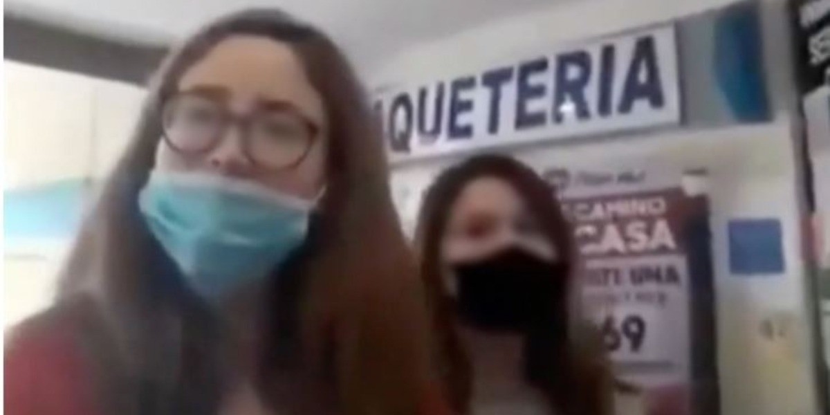 #Lady3Pesos se burla de empleados pero exigía los $5 del estacionamiento