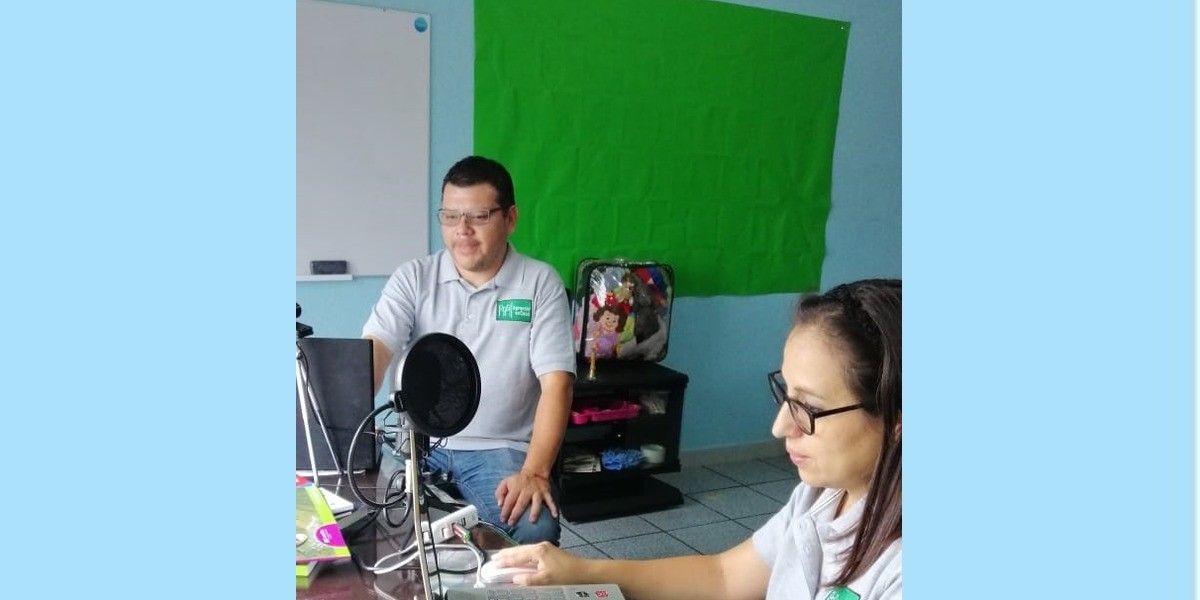 De maestros a youtubers: crean canal para apoyar a estudiantes