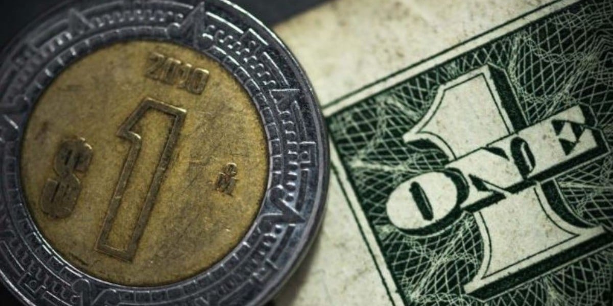 Peso cierra agosto con ganancia de 1.7%