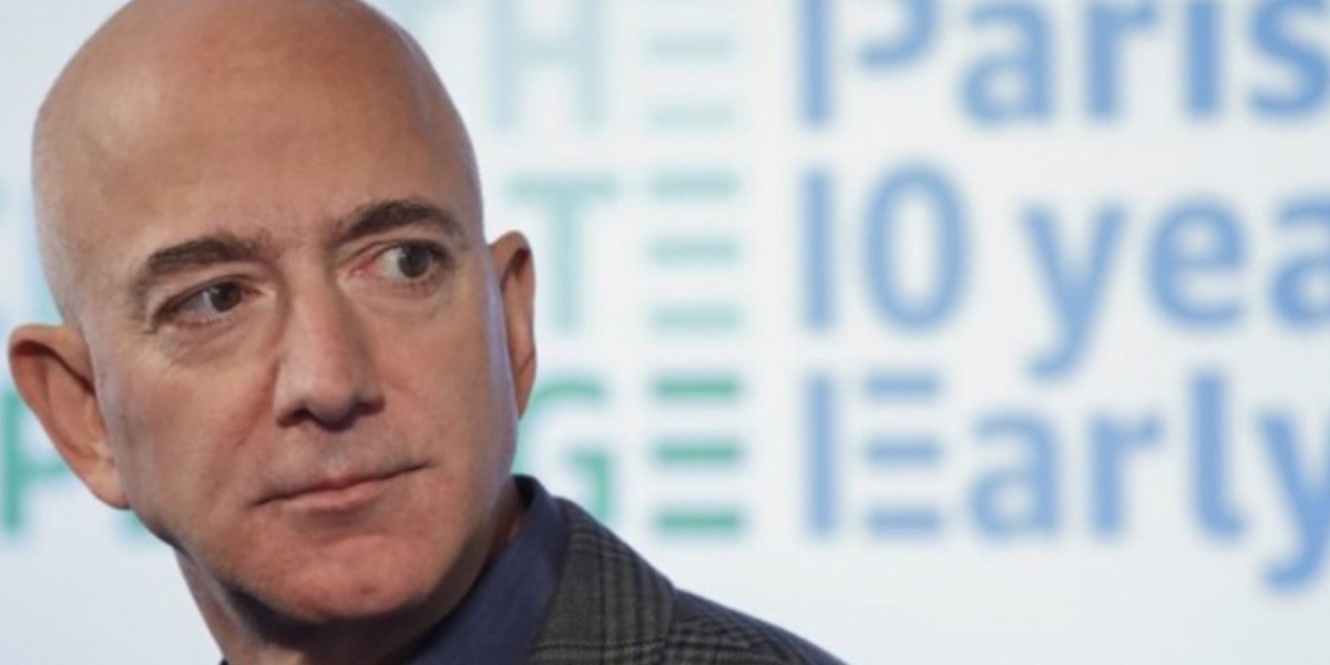 Jeff Bezos, CEO de Amazon, lidera lista de millonarios