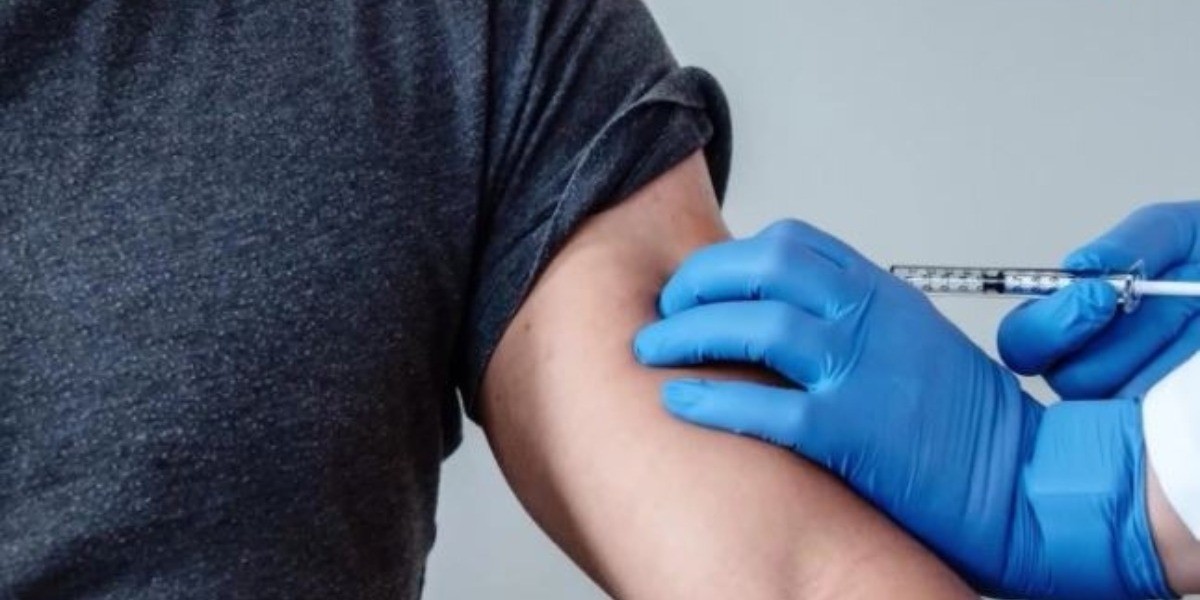 Suspenden ensayos de vacuna contra COVID-19 por reacción adversa