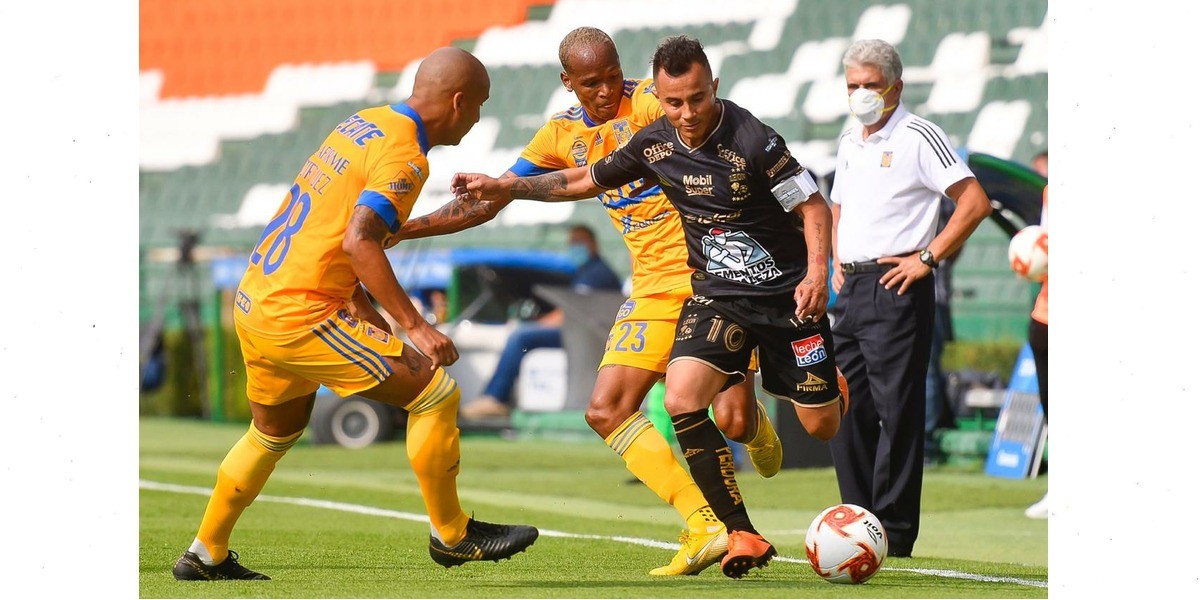 En duelazo de arqueros, León y Tigres empatan a un gol